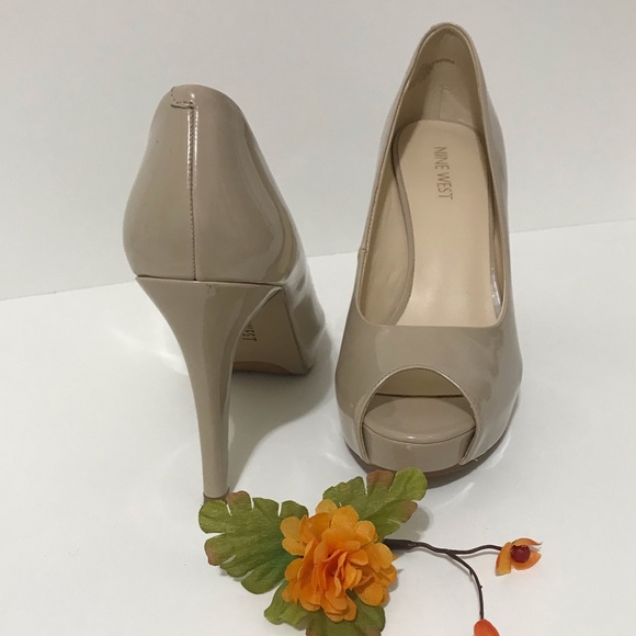 SHOES 🤑🤑USED CHLOE OPEN TOE HEELS CREAM PATENT - Picture 3 of 11